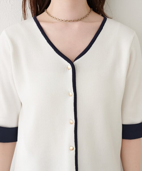natural couture(ナチュラルクチュール)の「袖口カフス付き配色Vネックカーデ(カーディガン/ボレロ・レディース・ネイビー/ベージュ/チャコールグレー/オフホワイト・FREE)」の21枚目の写真