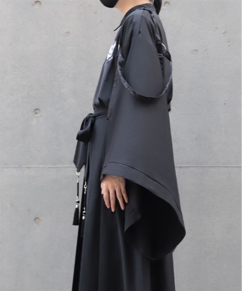 REZEN(リゼン)の「狐面刺繍和袖シャツ(シャツ/ブラウス・メンズ・ライトグレー/ブラック/ローズ・LARGE/MEDIUM)」の4枚目の写真
