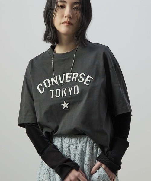 CONVERSE TOKYO(コンバーストウキョウ)の「EMBROIDERY ARCH LOGO SHORT T-SHIRT(Tシャツ/カットソー・レディース・チャコールグレー/グレー/ボルドー・FREE)」の6枚目の写真