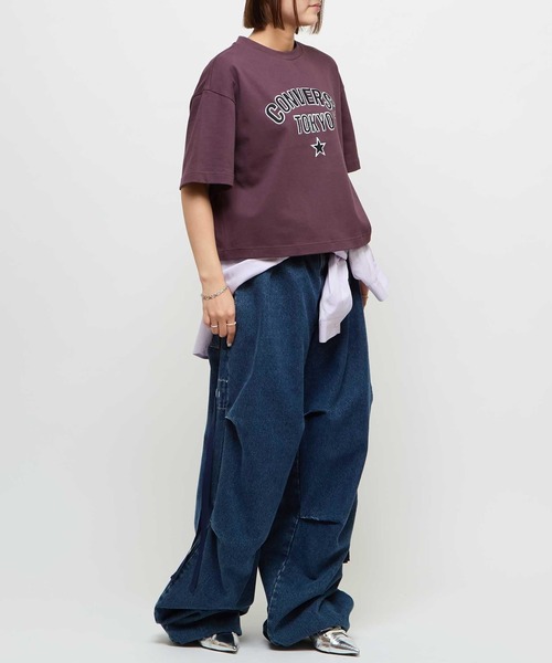 CONVERSE TOKYO(コンバーストウキョウ)の「EMBROIDERY ARCH LOGO SHORT T-SHIRT(Tシャツ/カットソー・レディース・チャコールグレー/グレー/ボルドー・FREE)」の13枚目の写真