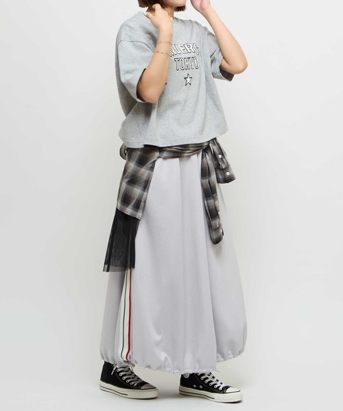 CONVERSE TOKYO(コンバーストウキョウ)の「EMBROIDERY ARCH LOGO SHORT T-SHIRT(Tシャツ/カットソー・レディース・チャコールグレー/グレー/ボルドー・FREE)」の15枚目の写真