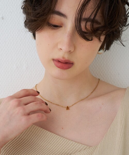 Rouge vif（ルージュヴィフ）の「【PETIT MOMENTS/プティ・モーメント】「A」イニシャルモチーフネックレス Initial  NL“A”（ネックレス・レディース・ゴールド・フリー）」の10枚目の写真