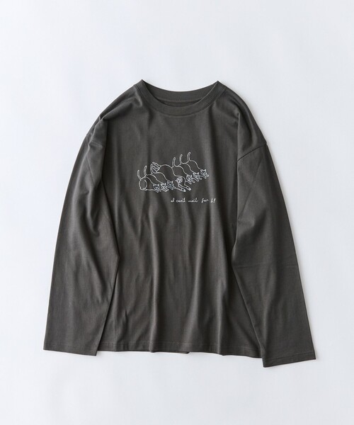conges payes ADIEU TRISTESSE(コンジェ ペイエ アデュートリステス)の「《ナガノチサトさんコラボ》ロングスリーブTシャツ(Tシャツ/カットソー・レディース・オフホワイト/チャコールグレー/グレー・FREE)」の1枚目の写真