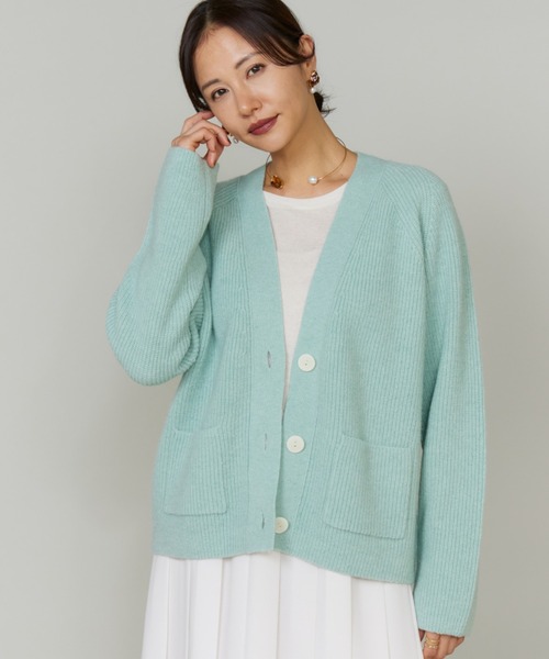 LE SOUK(ルスーク)の「アルパカブレンドVネックカーディガン【アンサンブル対応】(カーディガン/ボレロ・レディース・ネイビー/オフホワイト/パープル/ミント・フリー)」の3枚目の写真