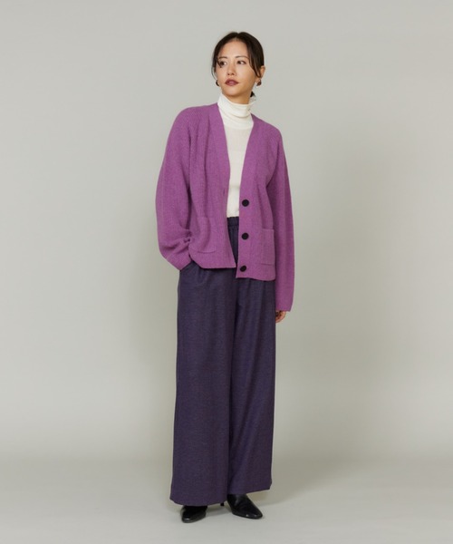 LE SOUK(ルスーク)の「アルパカブレンドVネックカーディガン【アンサンブル対応】(カーディガン/ボレロ・レディース・ネイビー/オフホワイト/パープル/ミント・フリー)」の6枚目の写真