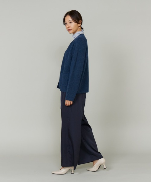 LE SOUK(ルスーク)の「アルパカブレンドVネックカーディガン【アンサンブル対応】(カーディガン/ボレロ・レディース・ネイビー/オフホワイト/パープル/ミント・フリー)」の13枚目の写真