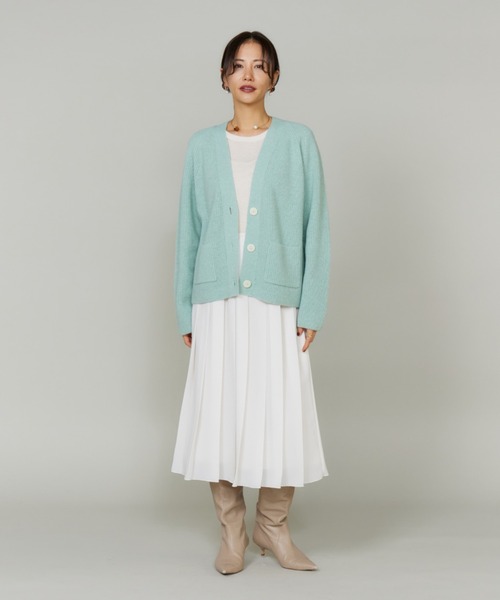 LE SOUK(ルスーク)の「アルパカブレンドVネックカーディガン【アンサンブル対応】(カーディガン/ボレロ・レディース・ネイビー/オフホワイト/パープル/ミント・フリー)」の15枚目の写真
