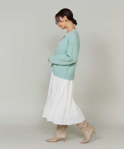 LE SOUK(ルスーク)の「アルパカブレンドVネックカーディガン【アンサンブル対応】(カーディガン/ボレロ・レディース・ネイビー/オフホワイト/パープル/ミント・フリー)」の17枚目の写真