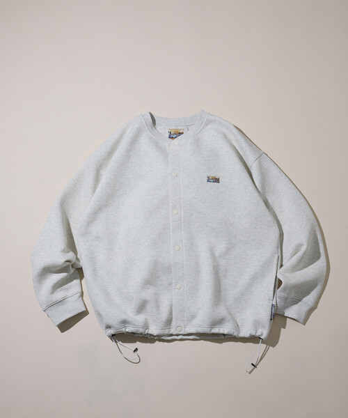 FREAK'S STORE(フリークスストア)の「リラックスフィット ダンボール ワンポイントロゴ スウェット スナップカーディガン(カーディガン/ボレロ・メンズ・ライトグレー/チャコールグレー/ベージュ/オリーブ/ブラック・SMALL/MEDIUM/LARGE)」の12枚目の写真