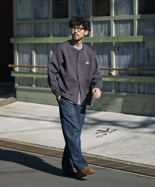 FREAK'S STORE(フリークスストア)の「リラックスフィット ダンボール ワンポイントロゴ スウェット スナップカーディガン(カーディガン/ボレロ・メンズ・ライトグレー/チャコールグレー/ベージュ/オリーブ/ブラック・SMALL/MEDIUM/LARGE)」の9枚目の写真
