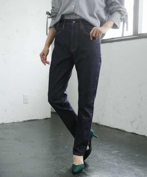 A part by（アパートバイ）の「デニムスリムパンツ 767073 （デニムパンツ・レディース・ネイビー/ブルー・SMALL/LARGE/MEDIUM）」の2枚目の写真