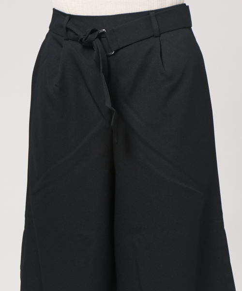 GeeRA(ジーラ)の「ベルト付サイドプリーツ使いワイドパンツ(その他パンツ・レディース・ブラック/オレンジ・MEDIUM/LARGE/X-LARGE)」の6枚目の写真