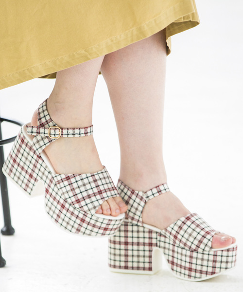 WEGO（ウィゴー）の「WEGO/厚底サンダル（サンダル・レディース・シルバー/ブラック/その他2/その他1/ホワイト/その他3・MEDIUM/LARGE）」の5枚目の写真