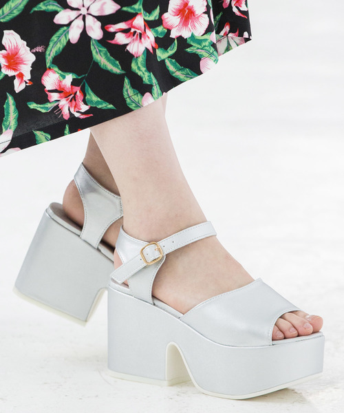 WEGO（ウィゴー）の「WEGO/厚底サンダル（サンダル・レディース・シルバー/ブラック/その他2/その他1/ホワイト/その他3・MEDIUM/LARGE）」の4枚目の写真