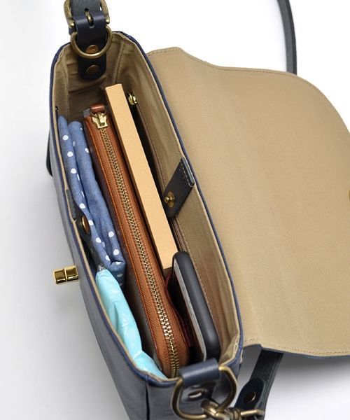 CLEDRAN（クレドラン）の「CL2867 BLOU 2WAY SHOULDER レザー 2WAY ショルダー（ショルダーバッグ・レディース・ブラック/ネイビー/キャメル/ブラウン・FREE）」の9枚目の写真