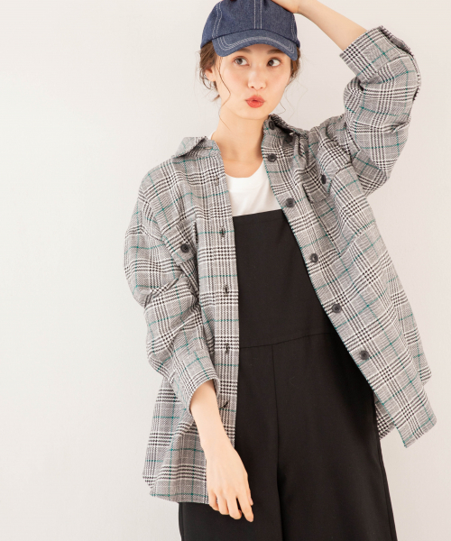 GLOBAL WORK（グローバルワーク）の「ミリタリーBIGシャツ長袖/823887（シャツ/ブラウス・レディース・ベージュ/カーキ/ブラック系その他/グリーン系その他・FREE）」の4枚目の写真