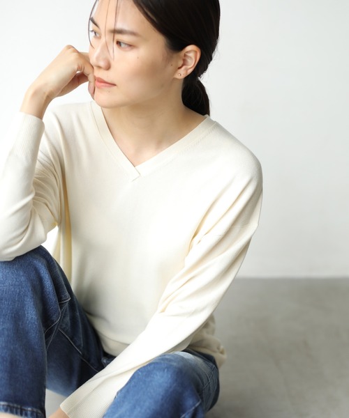 AMERICAN HOLIC（アメリカンホリック）の「Vネックバックラウンドニットプルオーバー ＊（ニット/セーター・レディース・ブラウン/ピンク/アイボリー/モカ/キャメル/ブルーグリーン/ダークネイビー/グレー系その他2・M/L）」の2枚目の写真