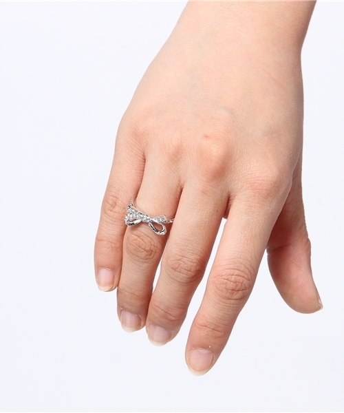 kate spade new york（ケイトスペード ニューヨーク）の「SKINNY MINI PAVE BOW RING（リング・レディース・シルバー・7）」の2枚目の写真