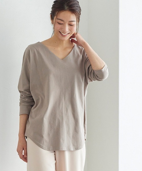 Pierrot（ピエロ）の「VネックドルマンTシャツ 綿100%（Tシャツ/カットソー・レディース・ホワイト/ブラック/ネイビー/ブラウン系その他/チャコール/グリーン系その他・M/L）」の5枚目の写真