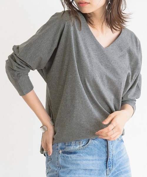 Pierrot（ピエロ）の「VネックドルマンTシャツ 綿100%（Tシャツ/カットソー・レディース・ホワイト/ブラック/ネイビー/ブラウン系その他/チャコール/グリーン系その他・M/L）」の20枚目の写真