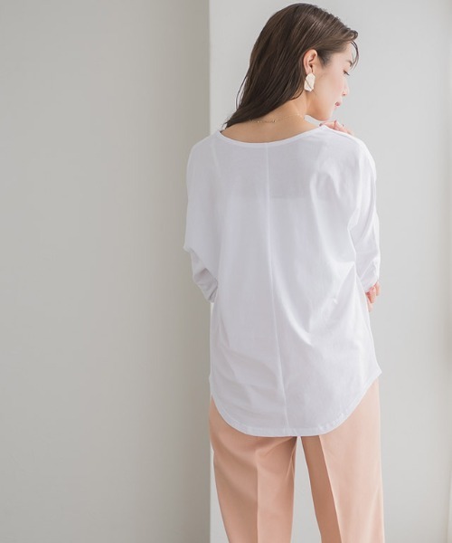 Pierrot（ピエロ）の「VネックドルマンTシャツ 綿100%（Tシャツ/カットソー・レディース・ホワイト/ブラック/ネイビー/ブラウン系その他/チャコール/グリーン系その他・M/L）」の12枚目の写真