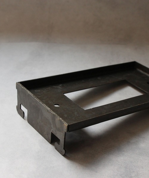 a.depeche（アデペシュ）の「iron cord keeper concent cover  アイアンコンセントカバー（インテリア雑貨・レディース・アンティークシルバー・FREE）」の4枚目の写真