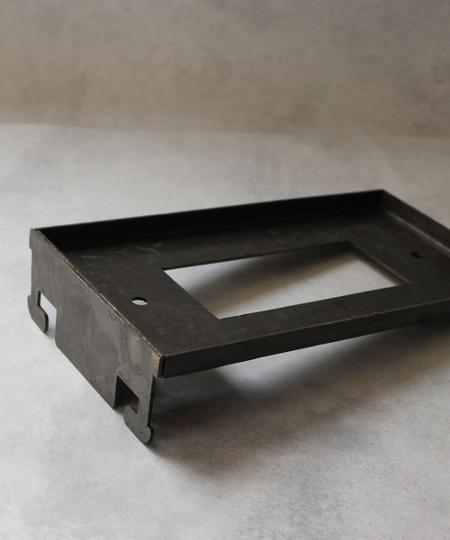 a.depeche（アデペシュ）の「iron cord keeper concent cover  アイアンコンセントカバー（インテリア雑貨・レディース・アンティークシルバー・FREE）」の6枚目の写真