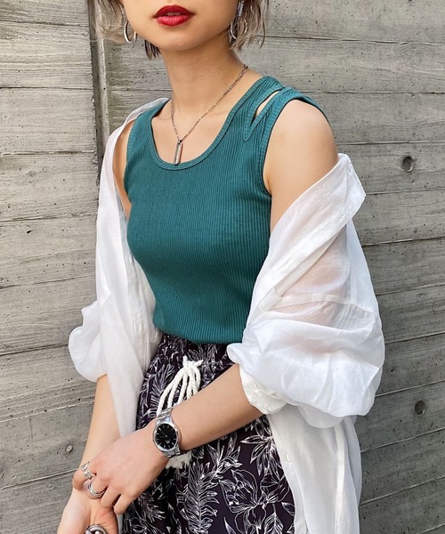 PAGEBOY（ページボーイ）の「ショルダースリットタンク（タンクトップ・レディース・グレイッシュベージュ/グリーン/オフホワイト/ブラック・FREE）」の11枚目の写真