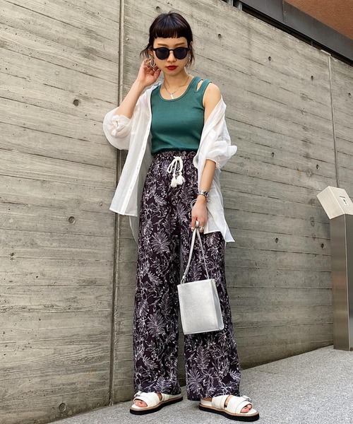 PAGEBOY（ページボーイ）の「ショルダースリットタンク（タンクトップ・レディース・グレイッシュベージュ/グリーン/オフホワイト/ブラック・FREE）」の14枚目の写真