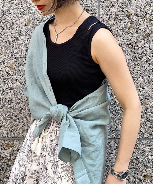 PAGEBOY（ページボーイ）の「ショルダースリットタンク（タンクトップ・レディース・グレイッシュベージュ/グリーン/オフホワイト/ブラック・FREE）」の7枚目の写真