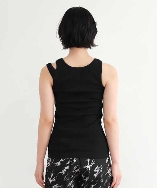 PAGEBOY（ページボーイ）の「ショルダースリットタンク（タンクトップ・レディース・グレイッシュベージュ/グリーン/オフホワイト/ブラック・FREE）」の17枚目の写真