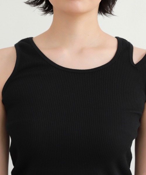 PAGEBOY（ページボーイ）の「ショルダースリットタンク（タンクトップ・レディース・グレイッシュベージュ/グリーン/オフホワイト/ブラック・FREE）」の19枚目の写真