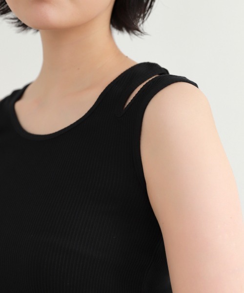 PAGEBOY（ページボーイ）の「ショルダースリットタンク（タンクトップ・レディース・グレイッシュベージュ/グリーン/オフホワイト/ブラック・FREE）」の20枚目の写真