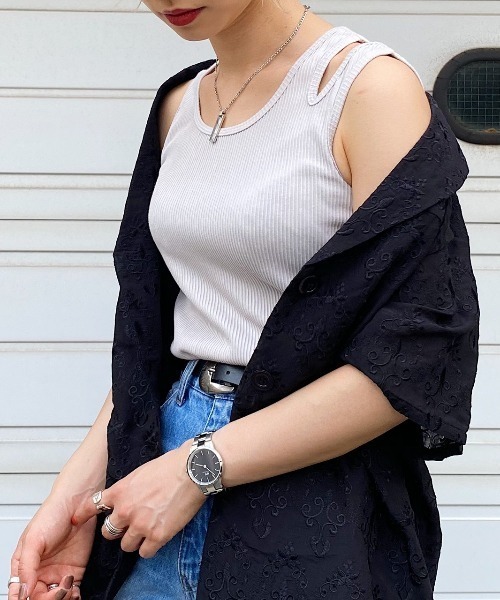 PAGEBOY（ページボーイ）の「ショルダースリットタンク（タンクトップ・レディース・グレイッシュベージュ/グリーン/オフホワイト/ブラック・FREE）」の10枚目の写真