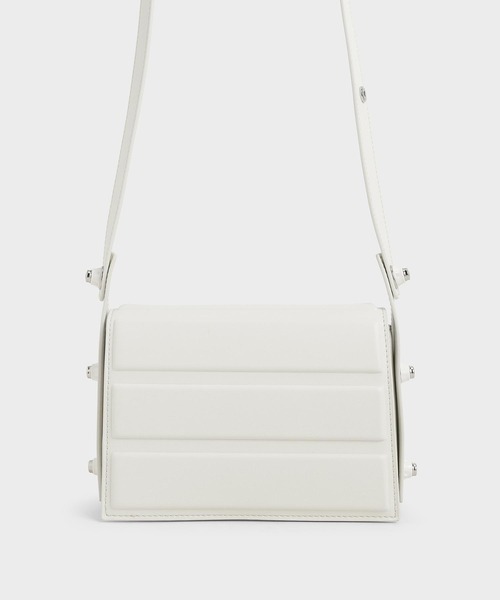 CHARLES & KEITH(チャールズ & キース)の「アイレットエンベリッシュド トップハンドルバッグ / Eyelet-Embellished Top Handle Bag(ハンドバッグ・レディース・ホワイト/ブラック/レッド/ダークブルー・S)」の2枚目の写真