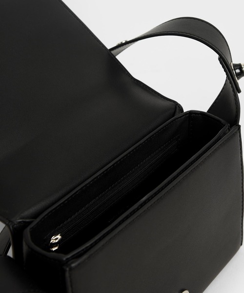 CHARLES & KEITH(チャールズ & キース)の「アイレットエンベリッシュド トップハンドルバッグ / Eyelet-Embellished Top Handle Bag(ハンドバッグ・レディース・ホワイト/ブラック/レッド/ダークブルー・S)」の11枚目の写真