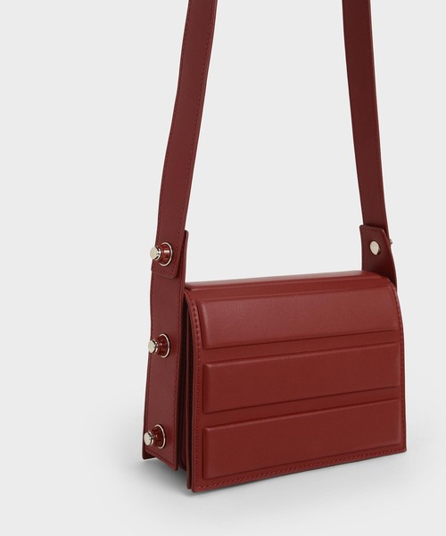 CHARLES & KEITH(チャールズ & キース)の「アイレットエンベリッシュド トップハンドルバッグ / Eyelet-Embellished Top Handle Bag(ハンドバッグ・レディース・ホワイト/ブラック/レッド/ダークブルー・S)」の15枚目の写真
