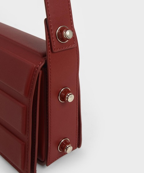 CHARLES & KEITH(チャールズ & キース)の「アイレットエンベリッシュド トップハンドルバッグ / Eyelet-Embellished Top Handle Bag(ハンドバッグ・レディース・ホワイト/ブラック/レッド/ダークブルー・S)」の16枚目の写真