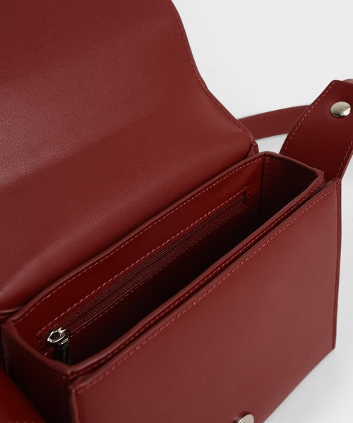 CHARLES & KEITH(チャールズ & キース)の「アイレットエンベリッシュド トップハンドルバッグ / Eyelet-Embellished Top Handle Bag(ハンドバッグ・レディース・ホワイト/ブラック/レッド/ダークブルー・S)」の17枚目の写真
