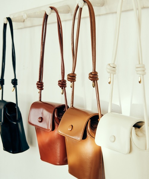 LAYMEE（レイミー）の「Liam bag / リアムバッグ（ショルダーバッグ・レディース・ホワイト/ブラック/ブラウン/ワインレッド・FREE）」の8枚目の写真