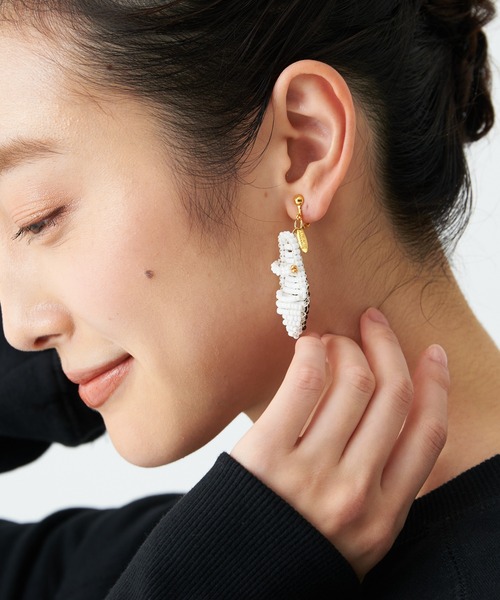 THEATRE PRODUCTS(シアタープロダクツ)の「ビーズストラップサンダルイヤリング(イヤリング・レディース・ホワイト/ブルー/ピンク/バーガンディー・FREE)」の13枚目の写真