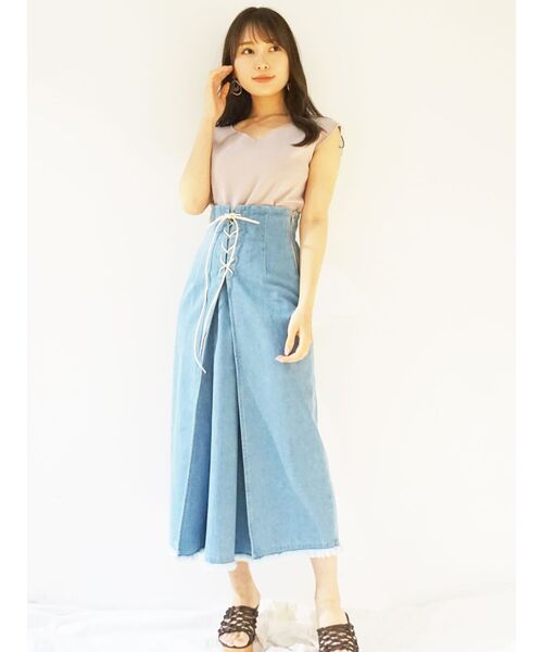 MERCURYDUO（マーキュリーデュオ）の「デニムレースアップタイトスカート（スカート・レディース・ライトブルー・SMALL/MEDIUM）」の4枚目の写真