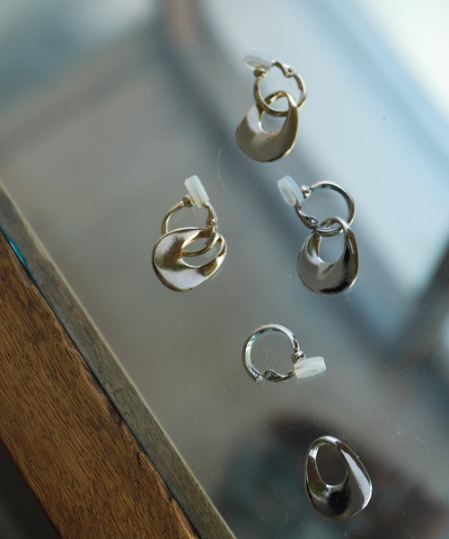 rapiecage（ラピエサージュ）の「2WAYメタルチャームイヤリング（イヤリング・レディース・シルバー/ゴールド・FREE）」の4枚目の写真