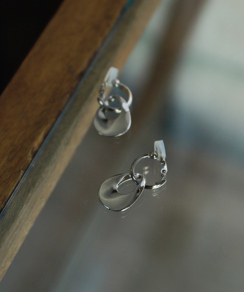 rapiecage（ラピエサージュ）の「2WAYメタルチャームイヤリング（イヤリング・レディース・シルバー/ゴールド・FREE）」の5枚目の写真