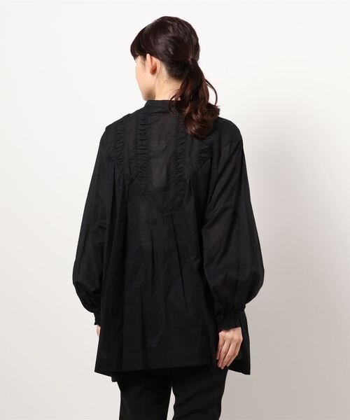 CAPRICIEUX LE'MAGE(カプリシューレマージュ)の「シャーリングVカットシャツ(シャツ/ブラウス・レディース・ブルー/ブラック/ホワイト・FREE)」の5枚目の写真