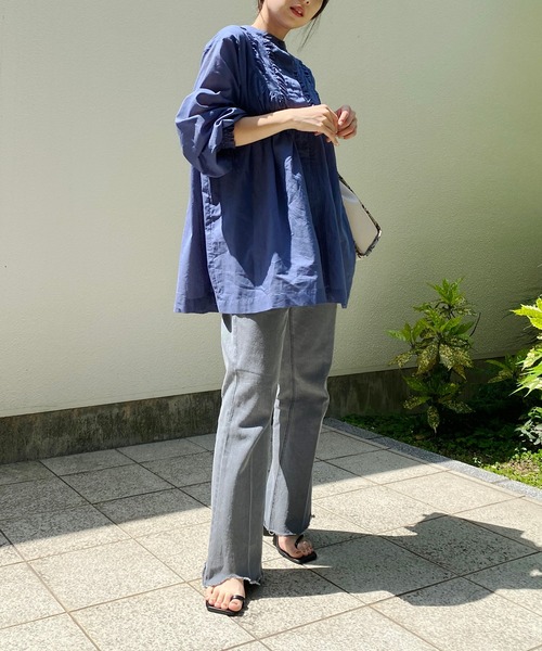 CAPRICIEUX LE'MAGE(カプリシューレマージュ)の「シャーリングVカットシャツ(シャツ/ブラウス・レディース・ブルー/ブラック/ホワイト・FREE)」の16枚目の写真