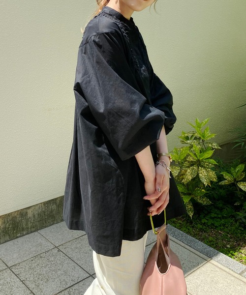 CAPRICIEUX LE'MAGE(カプリシューレマージュ)の「シャーリングVカットシャツ(シャツ/ブラウス・レディース・ブルー/ブラック/ホワイト・FREE)」の17枚目の写真