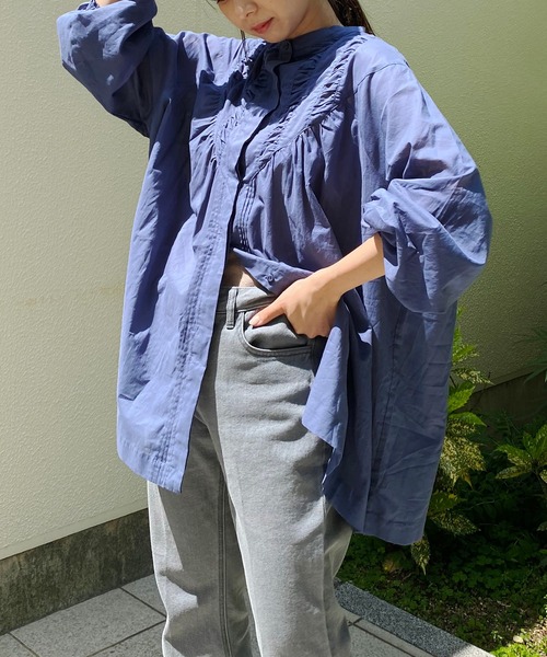 CAPRICIEUX LE'MAGE(カプリシューレマージュ)の「シャーリングVカットシャツ(シャツ/ブラウス・レディース・ブルー/ブラック/ホワイト・FREE)」の10枚目の写真