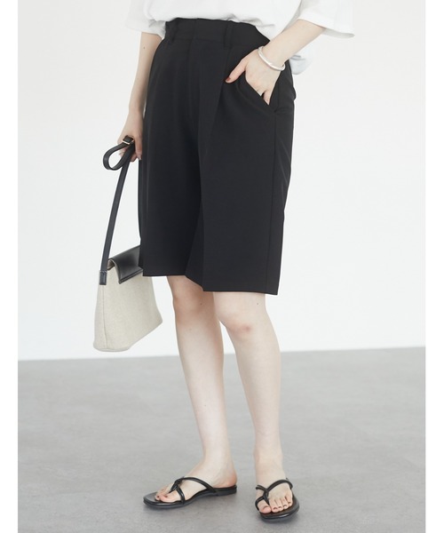 ELENCARE DUE(エレンカーレデュエ)の「・ELENCARE DUE バミューダパンツ*(その他パンツ・レディース・ブラック/ベージュ/カーキ・FREE)」の1枚目の写真