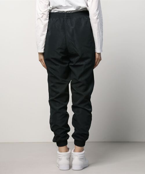 Reebok（リーボック）の「ワークアウト レディー ウーブン ジョガー / Workout Ready Woven Joggers（スウェットパンツ・レディース・ブラック・SMALL/MEDIUM/LARGE/X-LARGE/XX-LARGE/X-SMALL）」の3枚目の写真